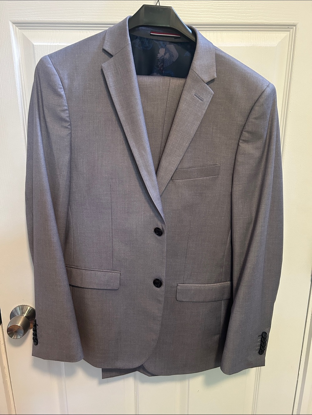 Like new Nordstrom Brand Soul of London 2 Button Flat Front Pant Suit 44R
